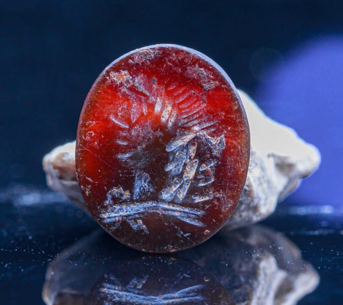 2,000-year old seal bearing portrait of Apollo unearthed in soil around Western Wall